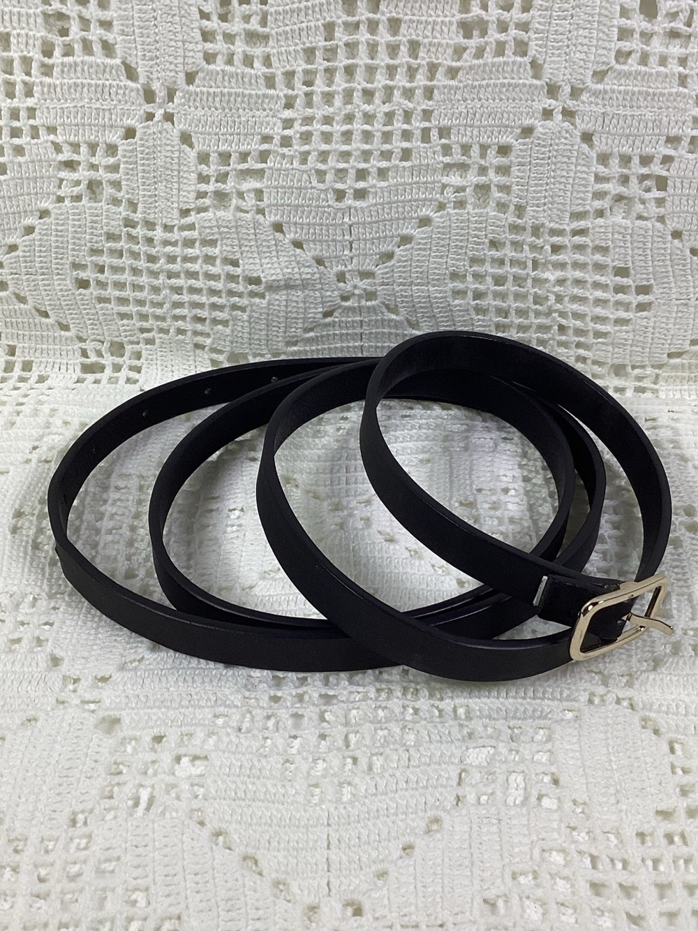 Old Navy Classic Black Women’s Skinny Belt - Sleek Everyday Accessory NWOT